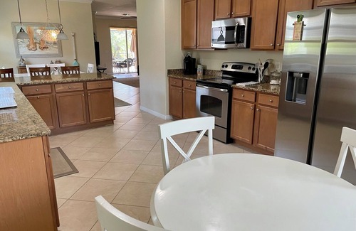 Venice House | Private Pool and Hot-tub in paradise - privacy, sunsets and fun!