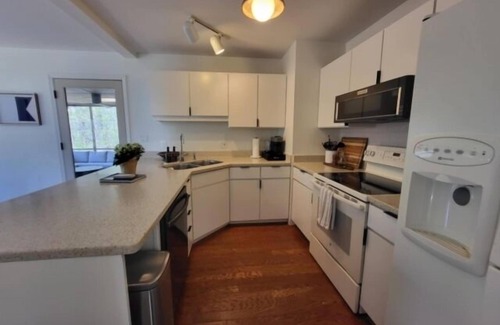Goodview House | Private pool and hot tub, paddleboard, ping pong