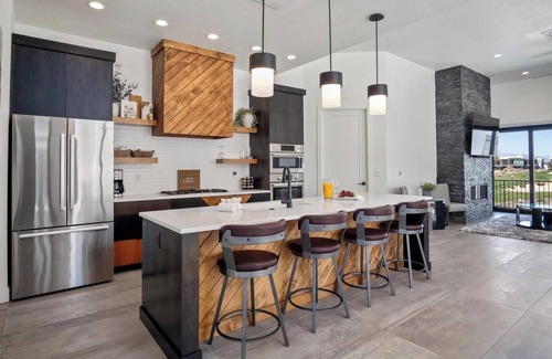 Hurricane House | Private Pool and Spa with EV Charging, BBQ Grill!