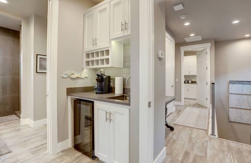 Kingsland House | Private Pool, Elevator, Kayaks, Pickleball, Golf, Covered Boat Slip, Fishing!