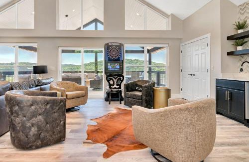 Hollister Cabin | Private Pool- Fitness Room- Golf Cart- Arcades- Expansive Decks- Elevator! Golf Car too!