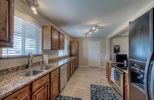 Cox Heights House | PRIVATE POOL - NEW EVERYTHING! Be our guest!