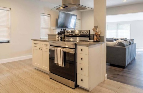 Victoria Park House | Private Pool Oasis Close to Beach w/New Interior!