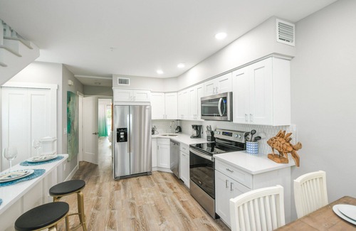 Siesta Key Village House | Private Pool/Spa in Siesta Key Village, Steps to the Beach! Island Time West