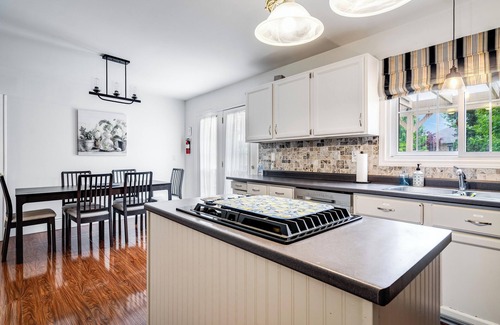 Kingsville House | Private Poolside Escape near Point Pelee