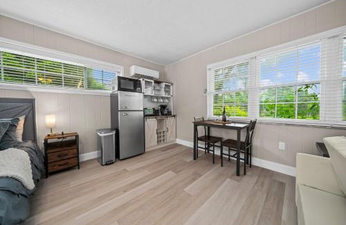 Fort King District Apartment | Private Poolside Guesthouse Suite! Prime Location!