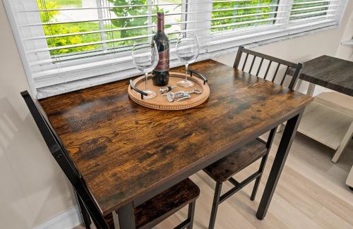 Fort King District Apartment | Private Poolside Guesthouse Suite! Prime Location!