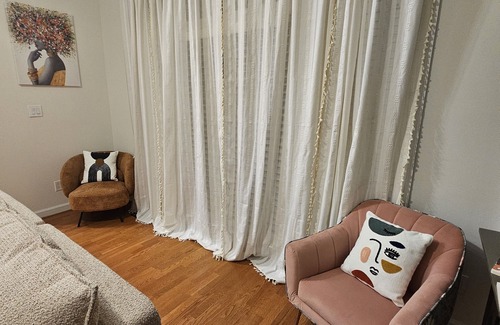 Northeast Raleigh House | Private Raleigh Bungalow Retreat near Downtown Raleigh