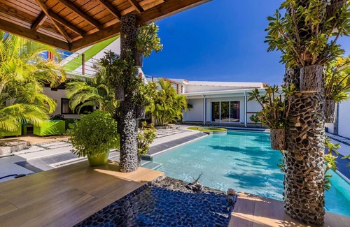 Moko Villa | Private Retreat w 5 BR Spa Pool Jacuzzi