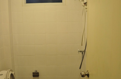 Saphan Sung House | Private Room in Ramkamhaeng 118, includes airport transport & personal training