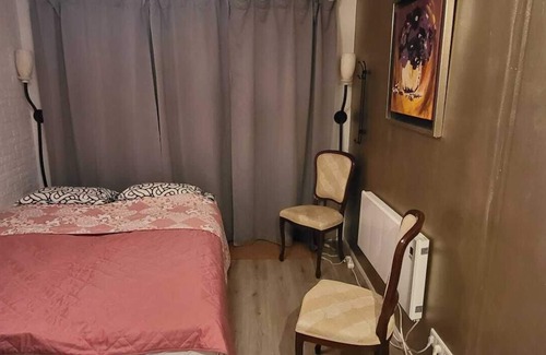 Municipality of Hengelo House | Private room with en-suite bathroom, separate entrance, cozy and comfortable.