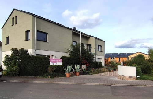 Mainz-Bingen Apartment | Private room with terrace and own access in Ockenheim am Jakobsberg