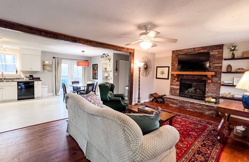 Evans House | Private Rustic 3BR Quaint Cottage on Pond in woods - Close to Evans Town Center