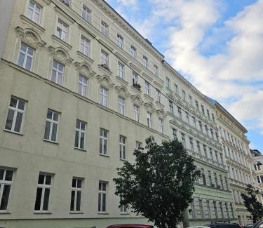 Hundsturm Apartment | Private Studio Central Vienna