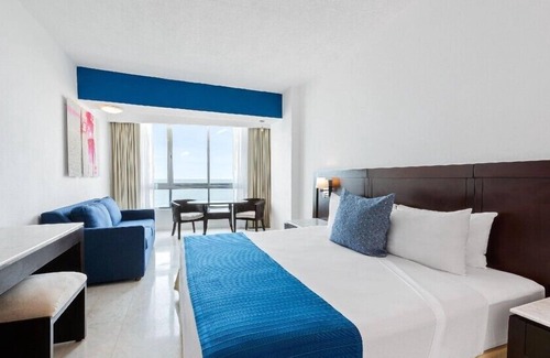 Marina Mazatlan Hotel | Private Studio with Fabulous Beach-Front for Friends