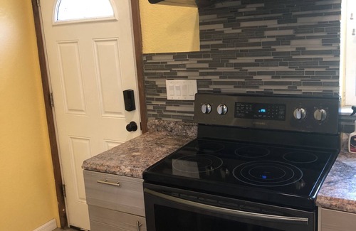 South Gate Ridge Apartment | Private Studio with pool 4.8 mil. from the beach!