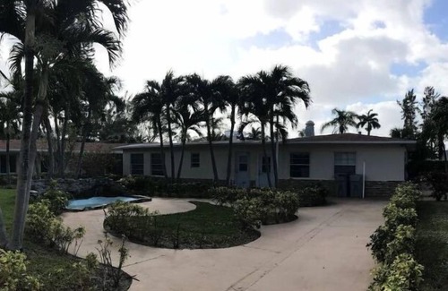 Santa Barbara Estates Apartment | Private Suite # 11, five minutes walk to beach