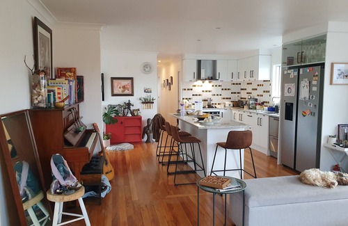 Tauranga Bed & Breakfast | Private Suite in Shared Family Home in Otumoetai - 'Sherwood Forest'