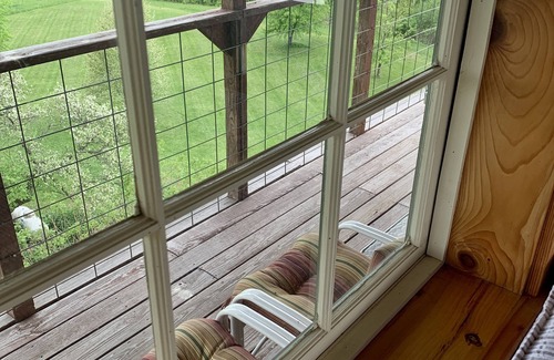 Town of Hebron Cabin | Private Viewing/Sleeping Tower & Modern Cabin - Owner Managed/Maintained