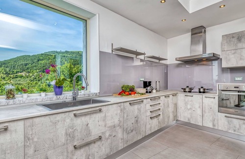 Golubici Villa | Private Villa with A/C, hot tub, private pool, WIFI, TV, terrace, pets allowed, panoramic view
