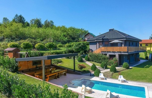 Presika House | Private Villa with WIFI, hot tub, private pool, A/C, TV, terrace, pets allowed, panoramic view