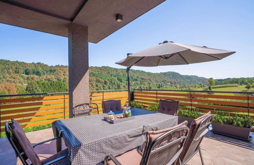 Presika House | Private Villa with WIFI, hot tub, private pool, A/C, TV, terrace, pets allowed, panoramic view