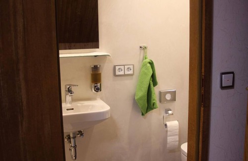 Schillingen Bed & Breakfast | Privatpension Haus Wildgarten - Double room, shower or bath, WC, 1 bedroom