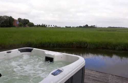 Hitzum Cabin | Prive jacuzzi, cows, dairyfarm, relaxing, sleeping
