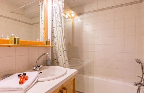 La Clusaz Apartment | Proche village, aux pistes et espace aquatique, 2 pièces + coin nuit, garage, animaux admis - FR-1-437-31