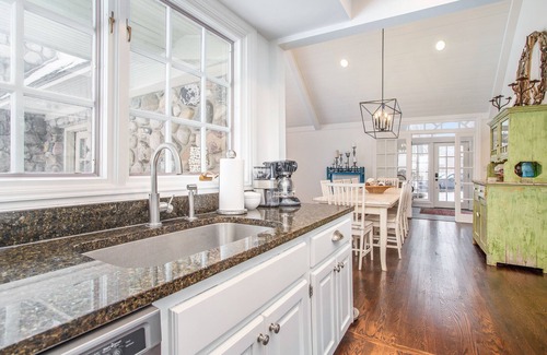 Benton Harbor Cottage | Professionally designed home on golf course w/golf course view, gas grill, patio