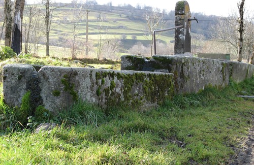 Dienne House | PROMO GITE FISHING, RANDO, Detailing at the foot of Puy Mary in Cantal