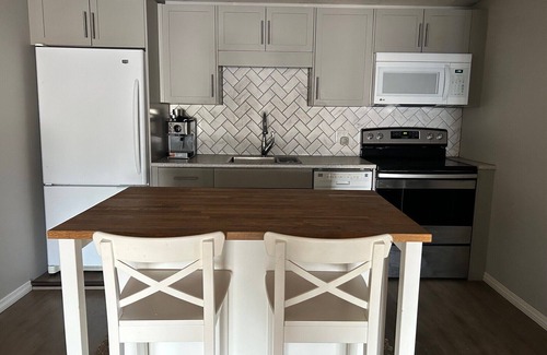 Kenora House | *PROMO* Road access 4 bdrm/2 bath house on Lake of the Woods-2 mins to downtown!