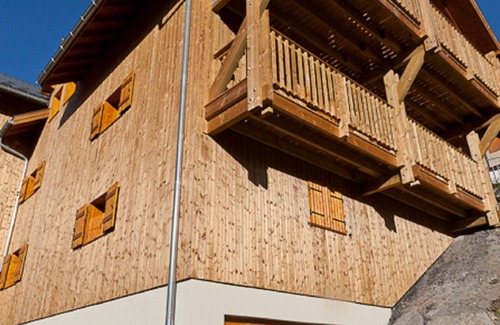 Oz Ski Chalet | Properties 3 bedrooms incl Bathrooms (3), 6 to 9 beds