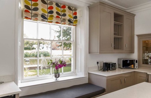 York House | Prospect House sleeps 14, dog friendly