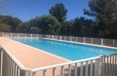 Tourtour House | Provencal house in private wooded grounds with swimming pool and tennis court. Sleeps 5.