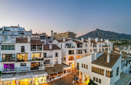 Puerto Banus Apartment | Puerto Banus Front Line 2 bedroom apartment