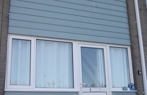 Pembroke Ski Chalet | 'Puffin' - a Comfortable Holiday Home at Freshwater Bay Holiday Village