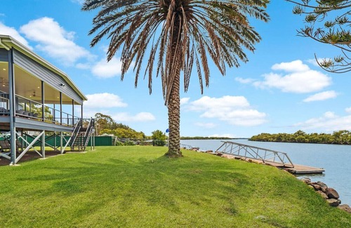 Meldale Apartment | Pumicestone Paradise | Waterfront Retreat