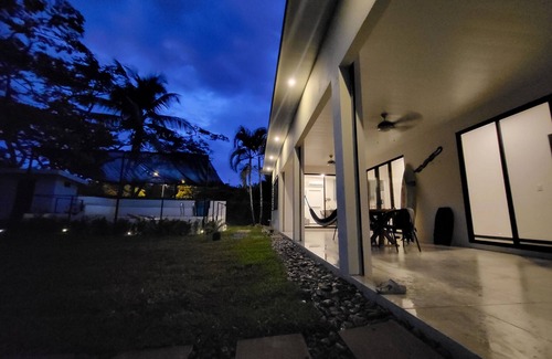 Parrita Villa | Pura Vida - Villa Elenita