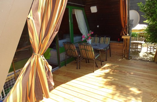 Kinding House | Pure nature: bright comfort house between bathing lake and forest, with a sunny XXL loggia