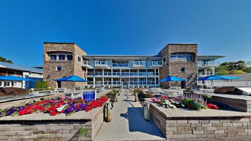 Put-in-Bay House | Put-in-Bay Waterfront Condo #211