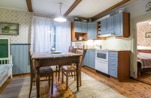 Karjalohja House | Puutarhurin Mökki by Interhome