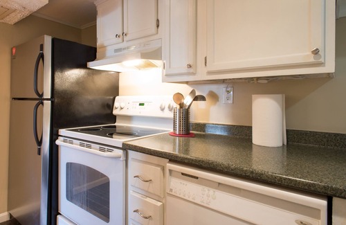 Commonwealth Apartment | Pvt entrance, CDCcleaning, Whole Foods delivery