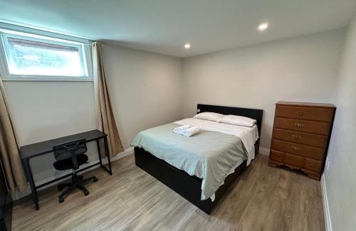 Rosemount House | Pvt room with ensuite luxury bathroom near Waterloo airport