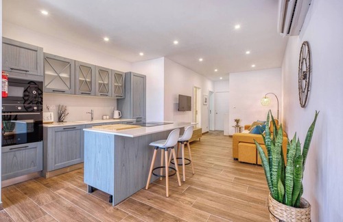 Qala Apartment | Qala Tranquil Escape - Stylish with Terrace & AC