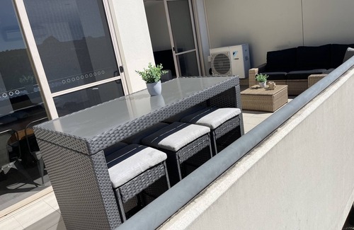 Queanbeyan East Apartment | Qbn Cracker 2B, 2BA, 2 secure carparks