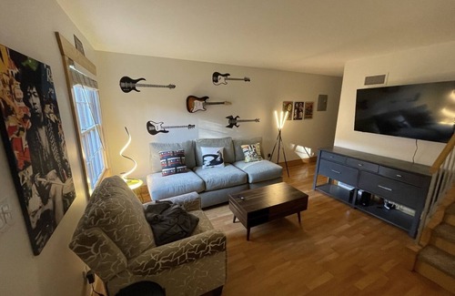 Charlotte House | QC House of Music