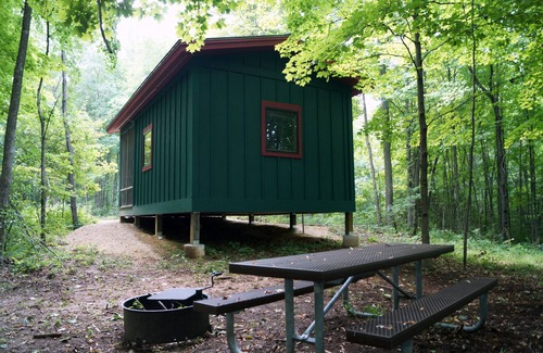 Glenwood City Cabin | Quaint 1-bedroom camper cabin in County Park!