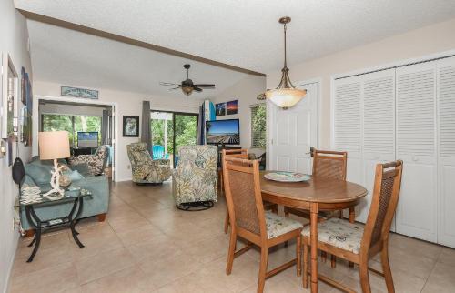 New Smyrna Beach Apartment | Quaint 2 bedroom 2 bath villa Walking distance to the car free beach. S4358
