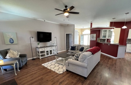Richmond Hill House | Quaint 2 bedroom 1 bath home in Richmond Hill subdivision.